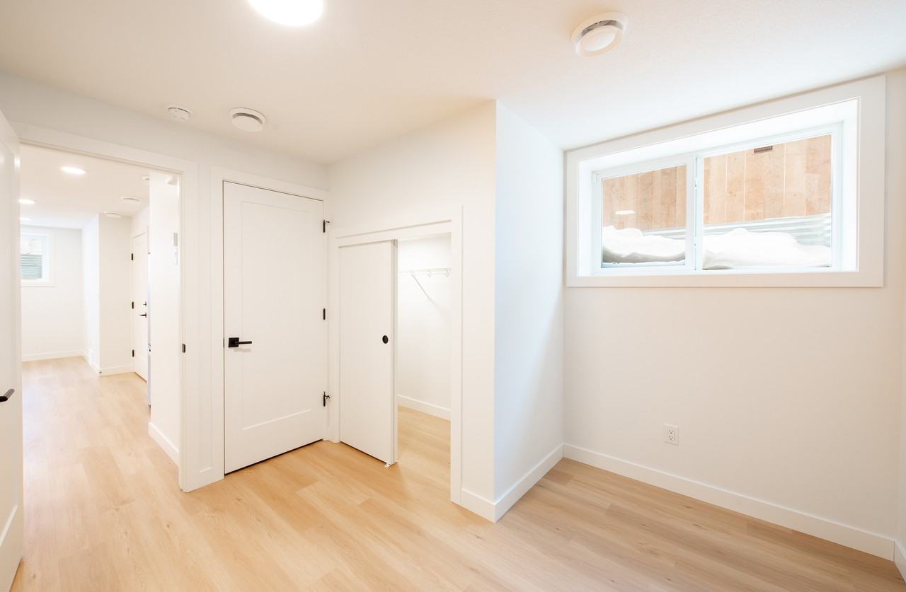 Inglewood 8 Plex - Photo 3 of 17