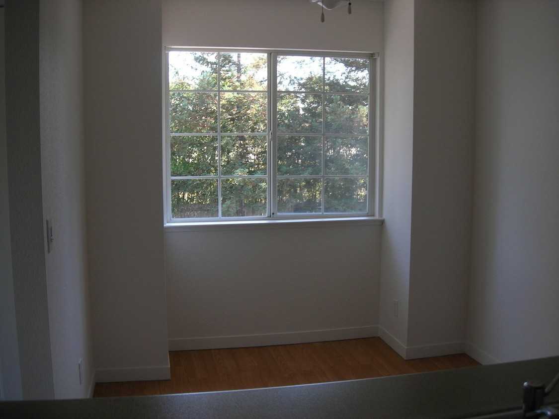 Lazzini Ave Apt D #1920D - Photo 6 of 9