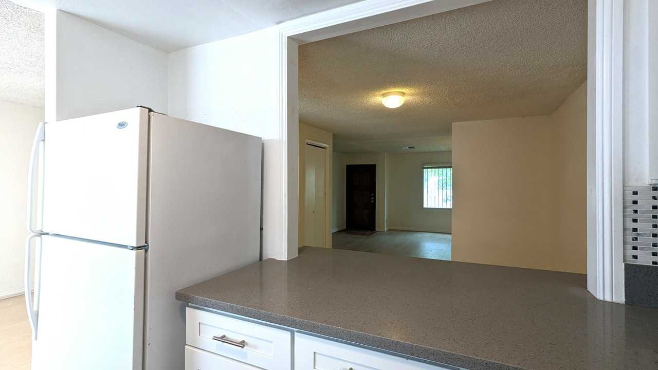 444 S Garfield Ave #B - Photo 4 of 22