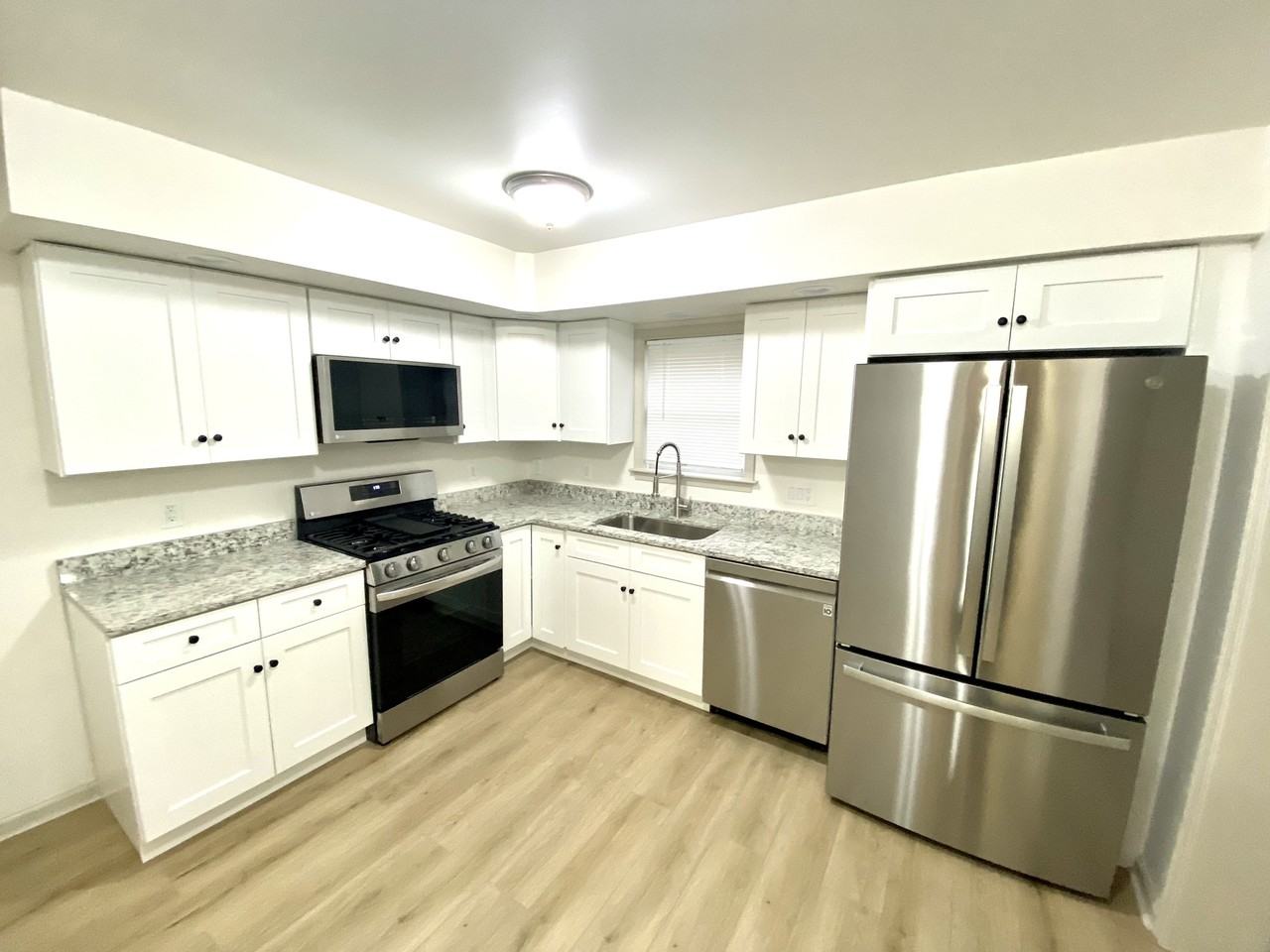 2593 Washington St - Photo 2 of 23