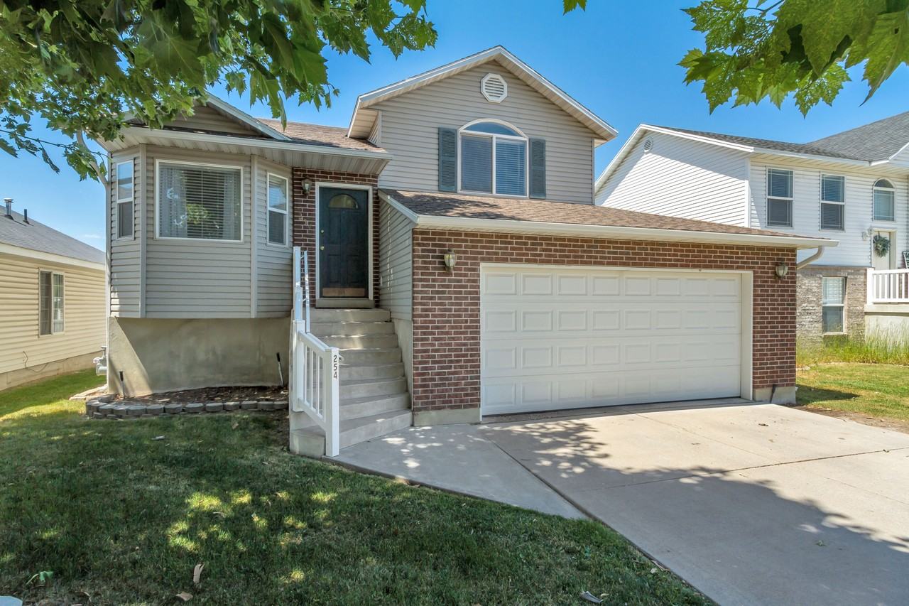254 Rosewood Cir - Photo 3 of 35