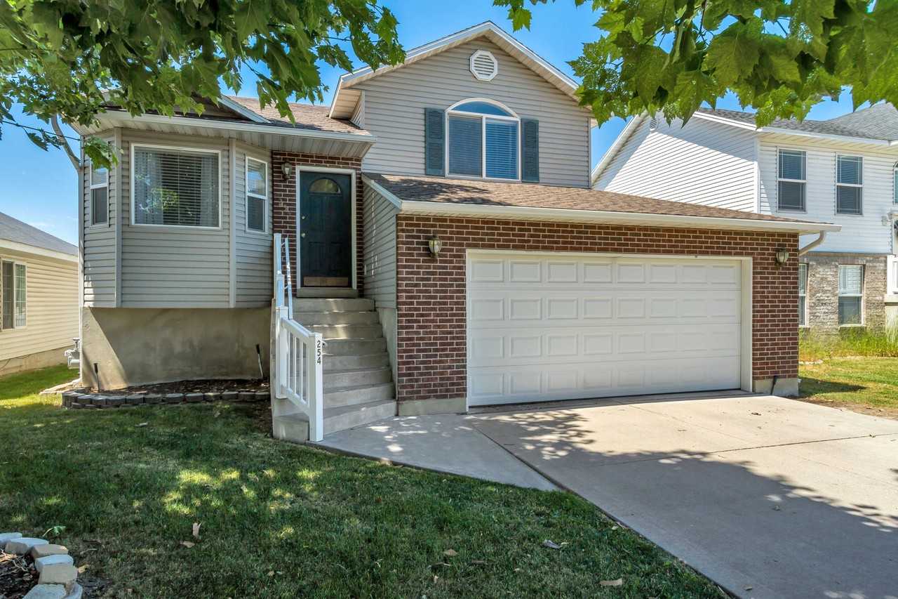 254 Rosewood Cir - Photo 4 of 35