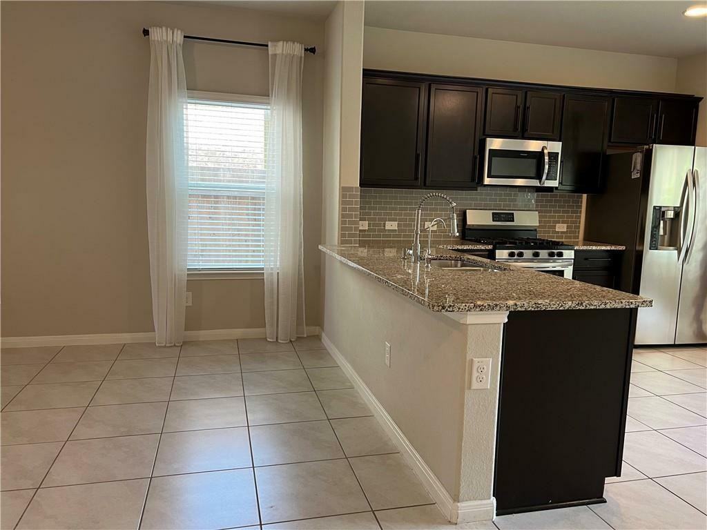 1140 La Conterra Blvd - Photo 4 of 34