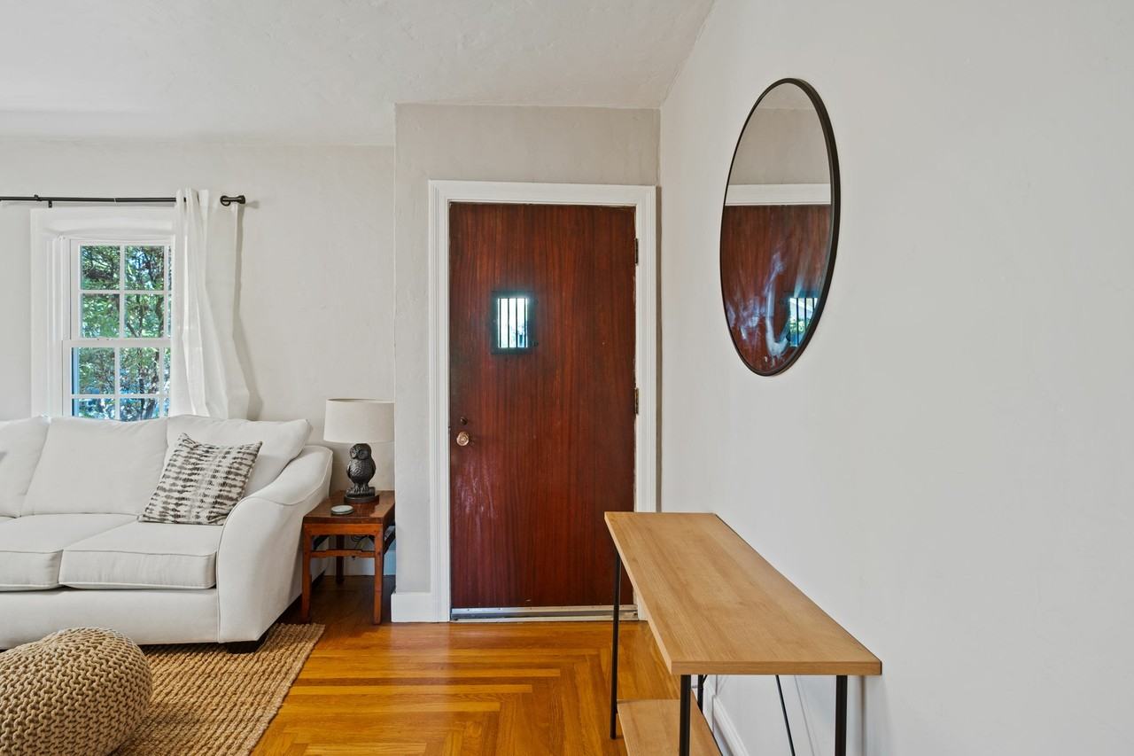 325 1st St - Photo 3 of 29