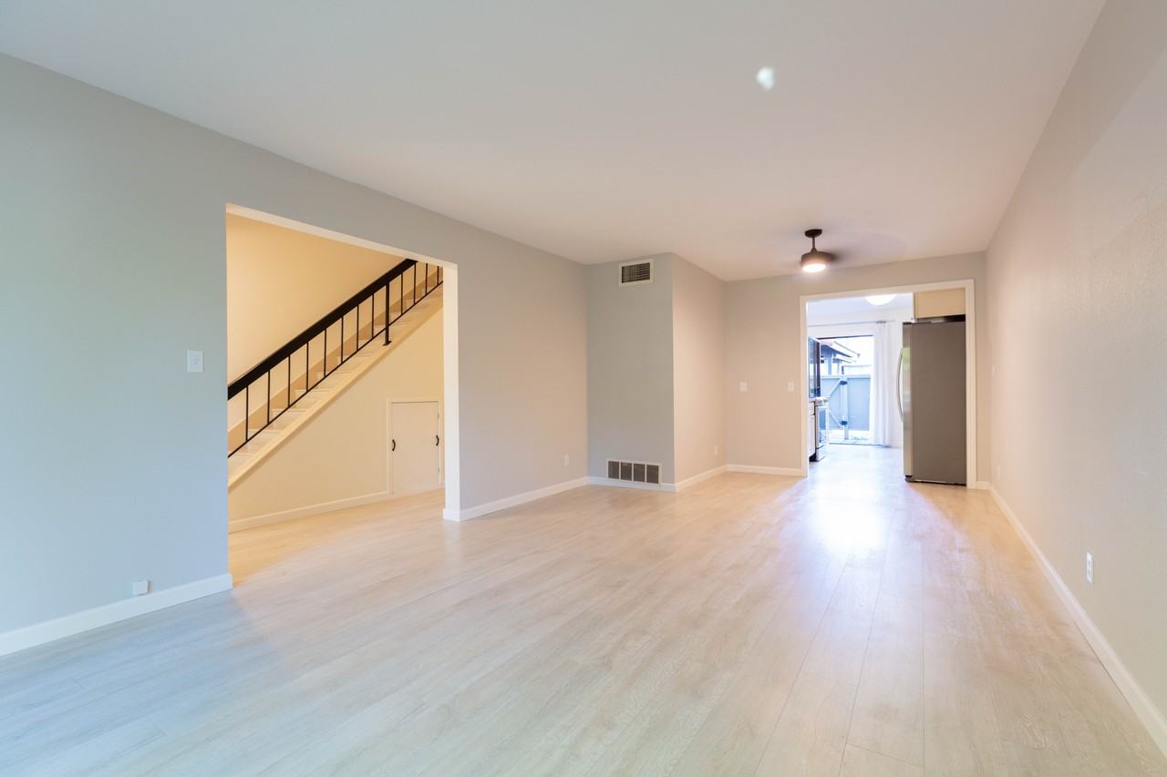 1660 Parkside Dr - Photo 4 of 23
