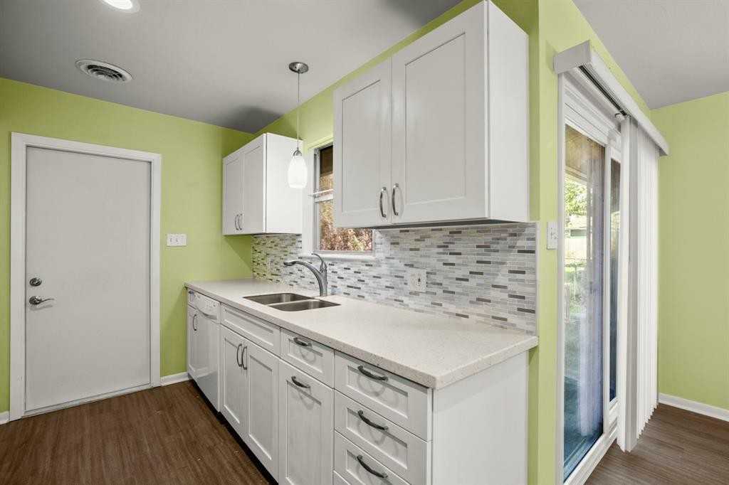 8510 Rockwood Ln - Photo 4 of 21
