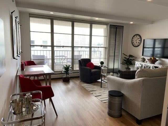 Franklin St #906 - Photo 2 of 24