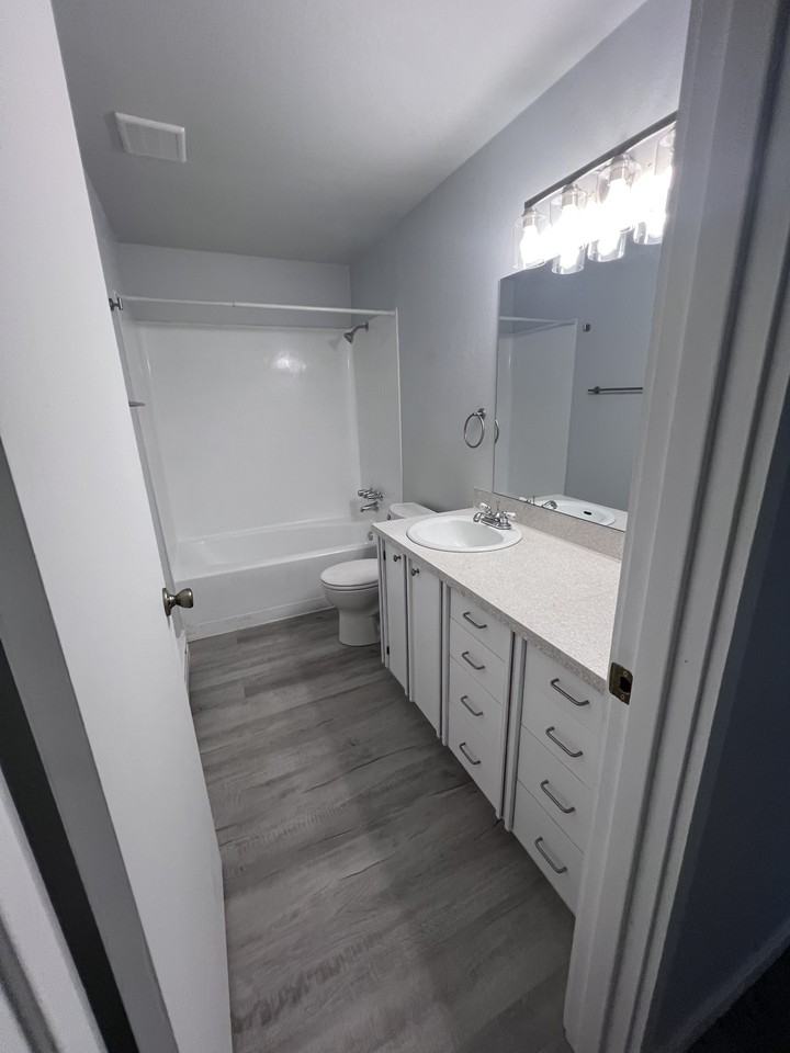 12815 Valley Ave E #2 - Photo 5 of 9