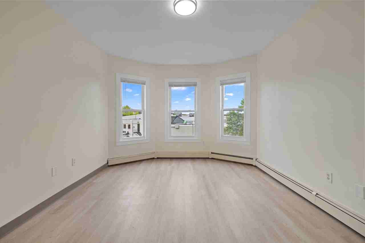 507 Geneva Ave #3 - Photo 3 of 23