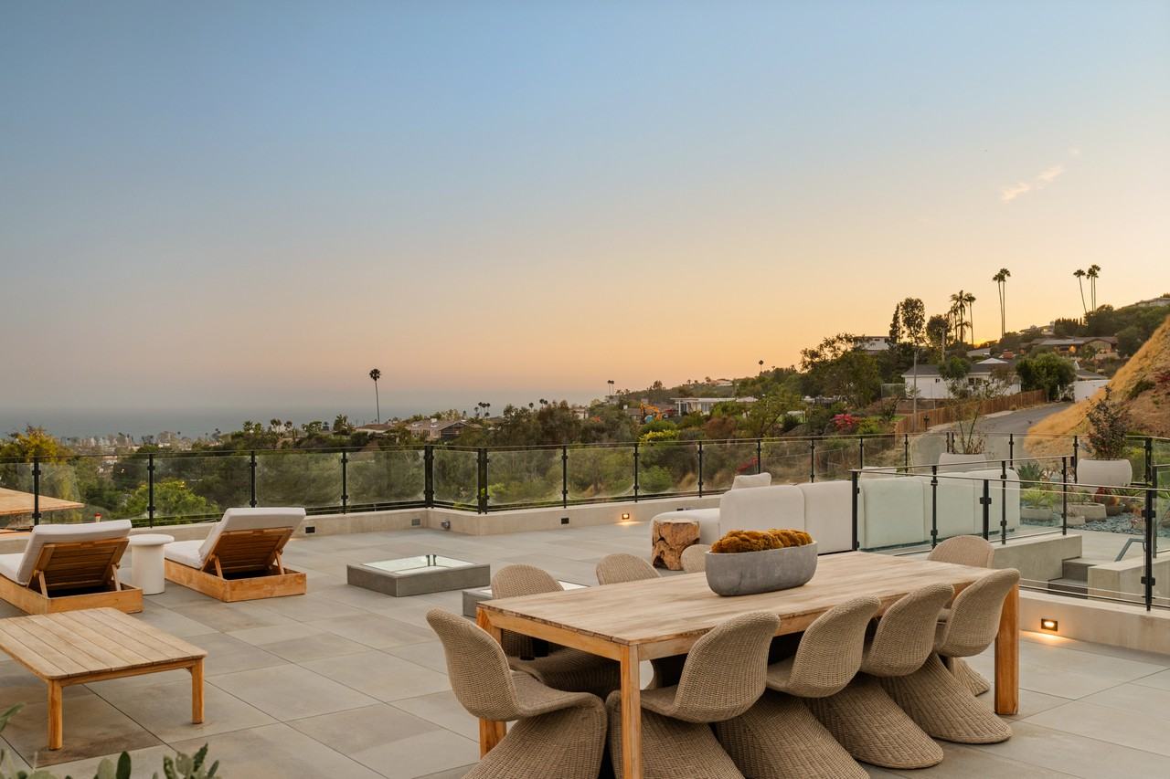 1205 Las Lomas Pl - Photo 2 of 23