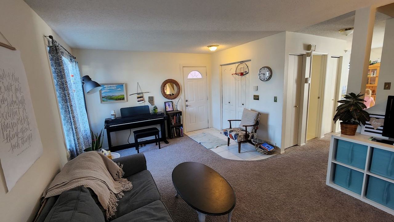 5017 30 Ave Sw - Photo 2 of 31