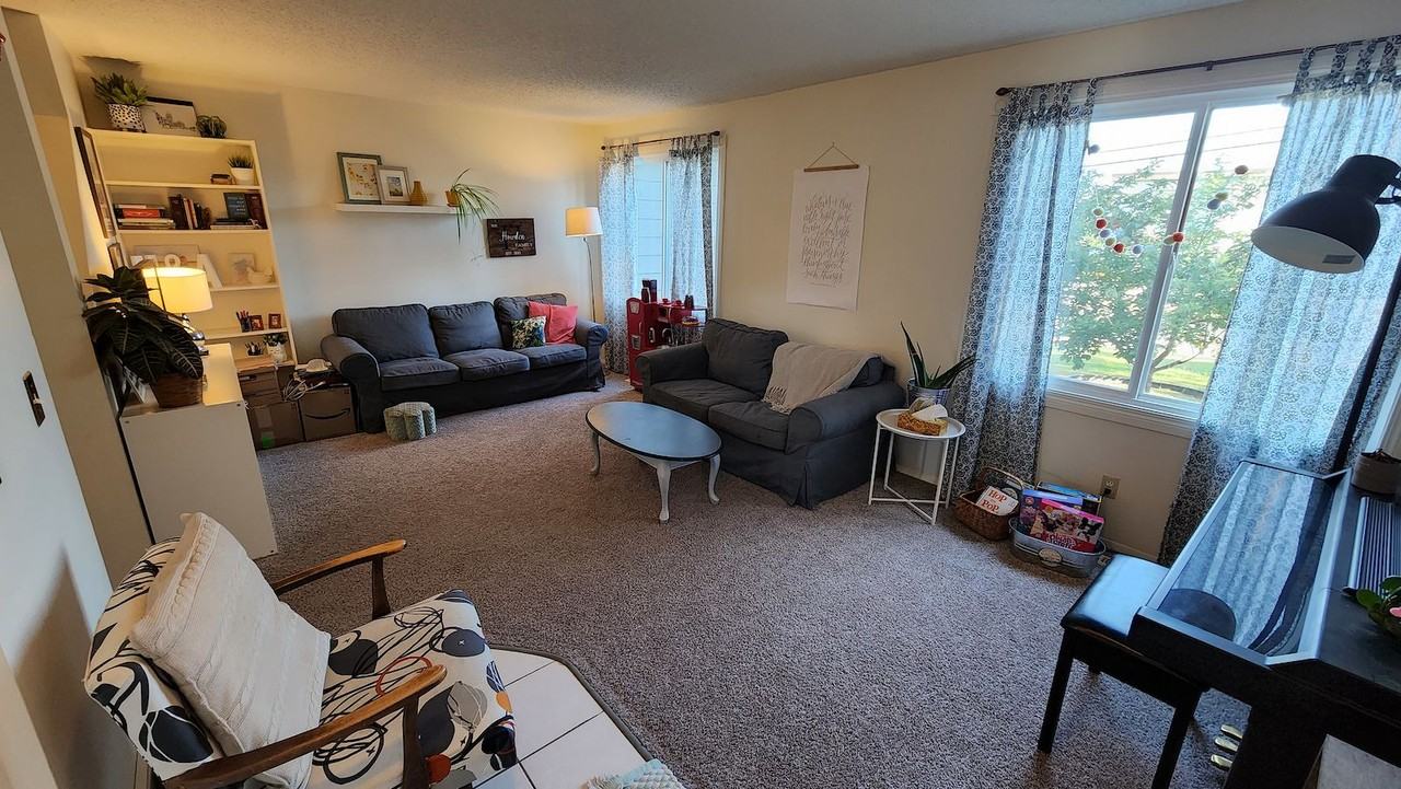 5017 30 Ave Sw - Photo 3 of 31