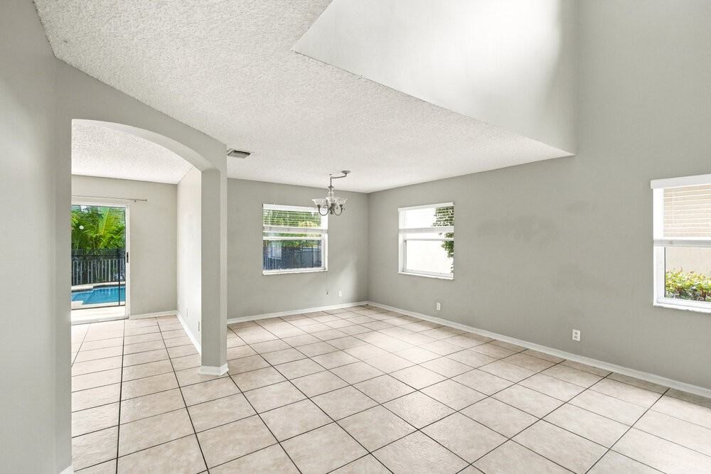 3842 Nw 63rd Ct - Photo 6 of 17