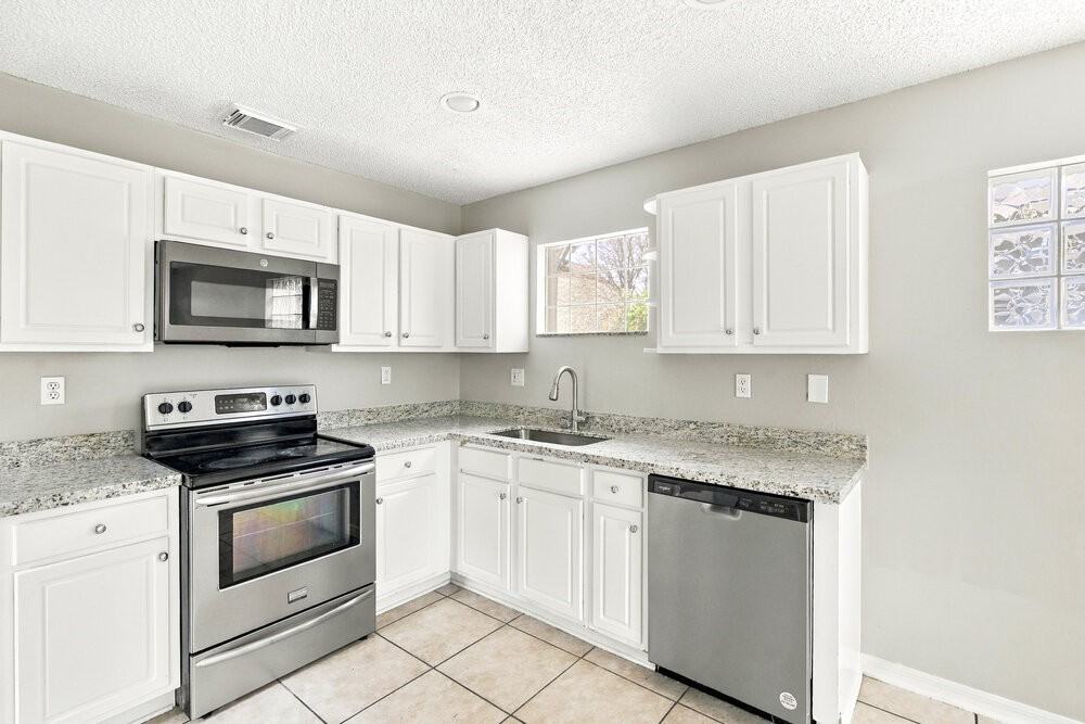 3842 Nw 63rd Ct - Photo 7 of 17