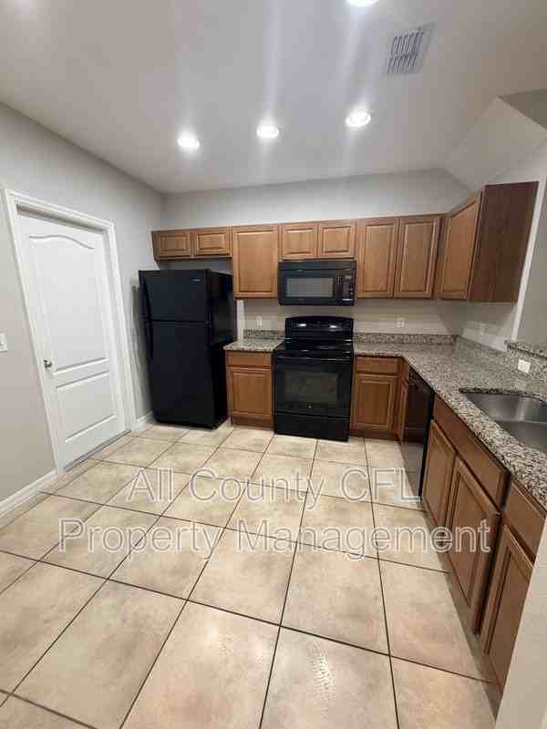 2270 Aloha Bay Ct - Photo 2 of 15