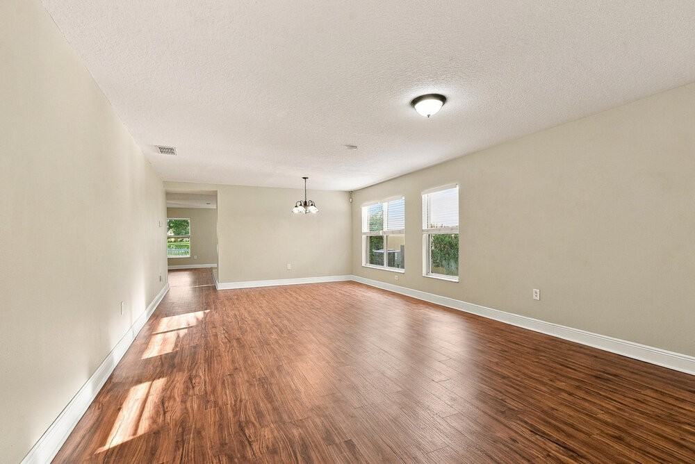 1920 Strathmore Cir - Photo 3 of 16