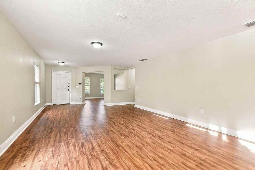 1920 Strathmore Cir - Photo 4 of 16