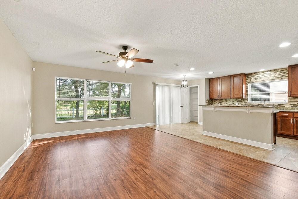 1920 Strathmore Cir - Photo 7 of 16