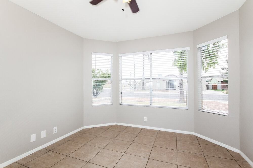 7914 W Krall St - Photo 2 of 15