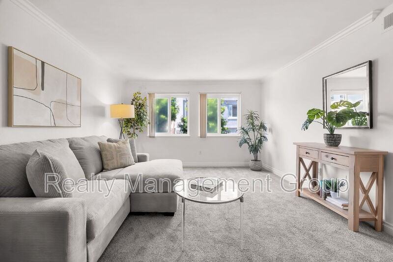 1756 Essex St #206 - Photo 2 of 19