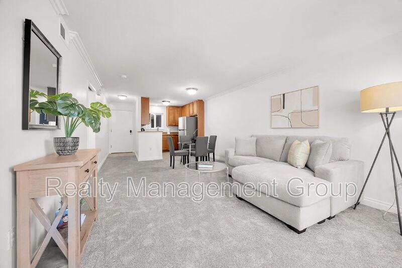 1756 Essex St #206 - Photo 3 of 19
