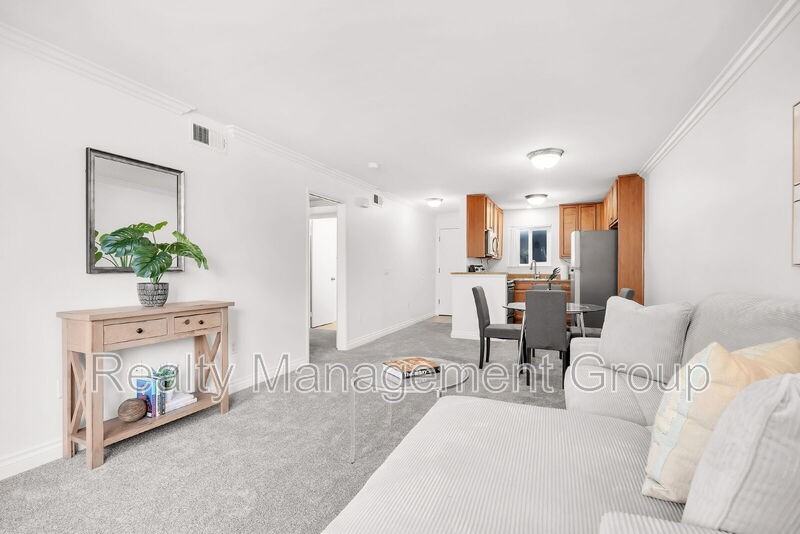 1756 Essex St #206 - Photo 4 of 19