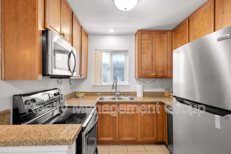 1756 Essex St #206 - Photo 6 of 19