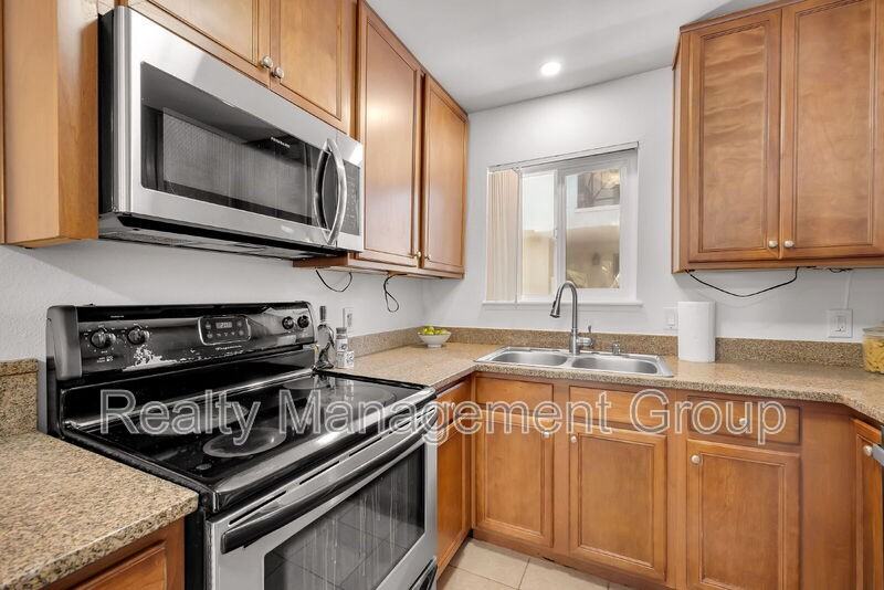 1756 Essex St #206 - Photo 7 of 19