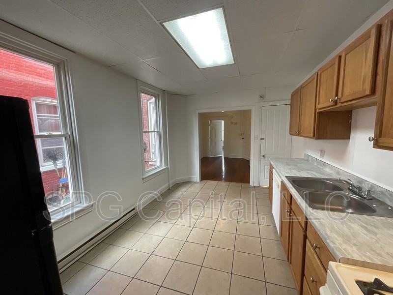 132 W Jackson St - Photo 2 of 10