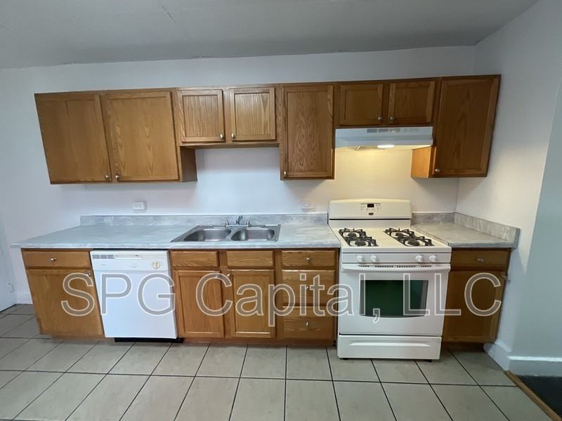 132 W Jackson St - Photo 3 of 10