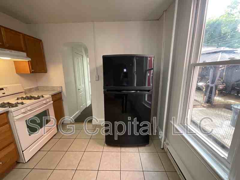 132 W Jackson St - Photo 4 of 10