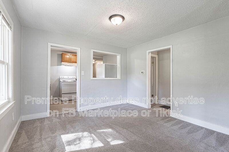 2004 S Overton Ave - Photo 4 of 13