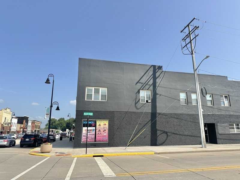 107 E 2nd St - Photo 6 of 25