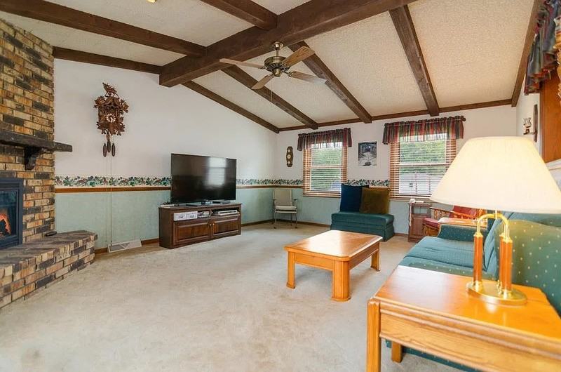 1266 Shadow Ln - Photo 4 of 23