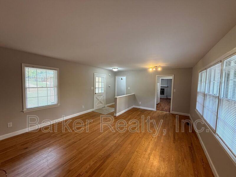 3609 Greenlawn Dr - Photo 2 of 11