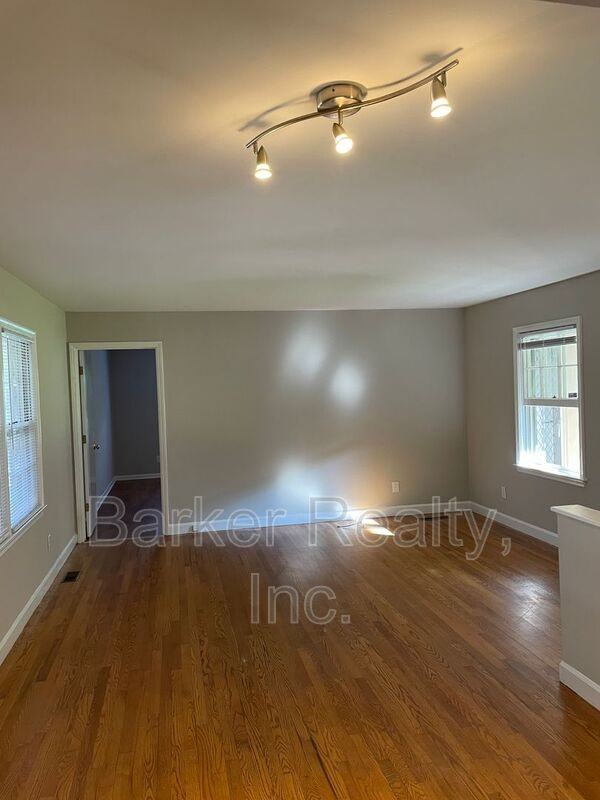 3609 Greenlawn Dr - Photo 3 of 11