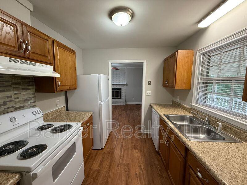 3609 Greenlawn Dr - Photo 4 of 11