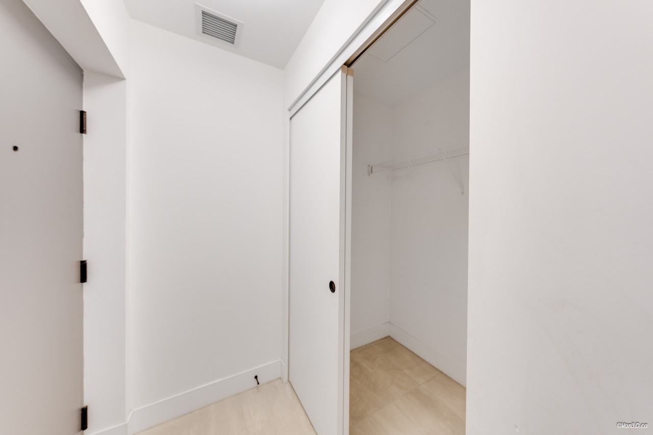 9739 University Crescent - Photo 4 of 28