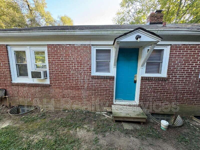 4348 Crittenden Ave - Photo 4 of 16