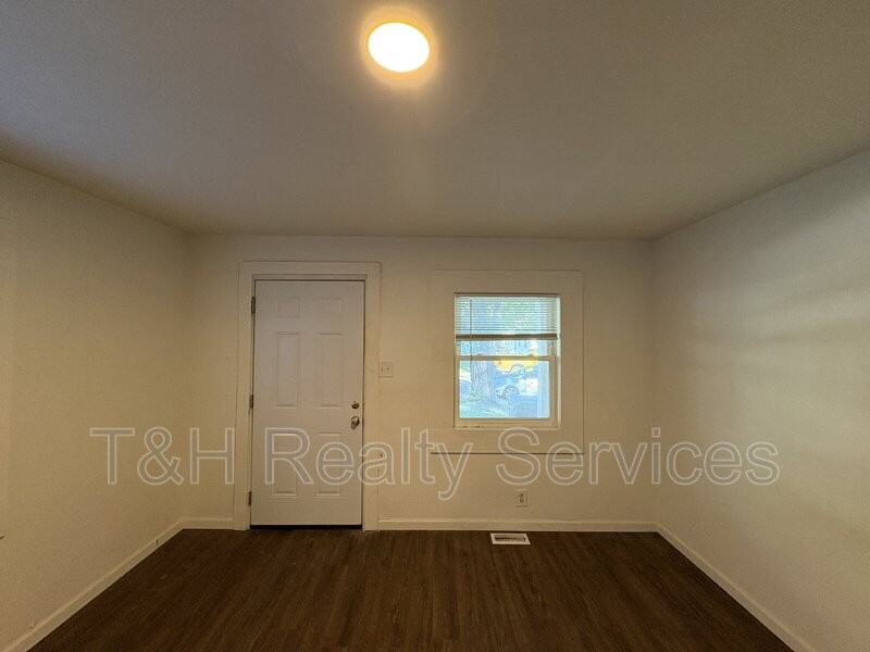 4348 Crittenden Ave - Photo 7 of 16