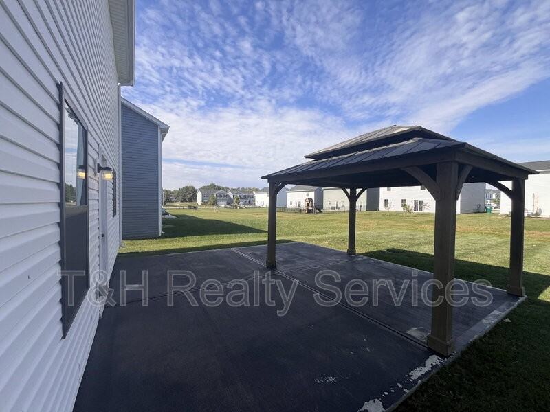 854 Mcarthur Dr - Photo 6 of 23