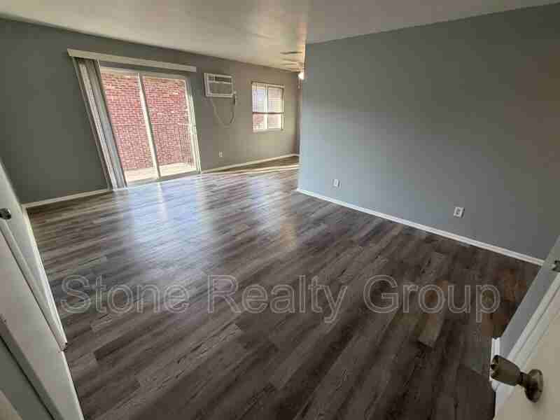 9134 E 10th St #5 - Photo 4 of 8