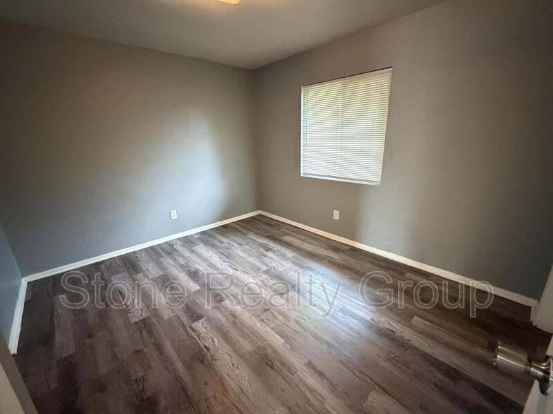 9134 E 10th St #5 - Photo 5 of 8