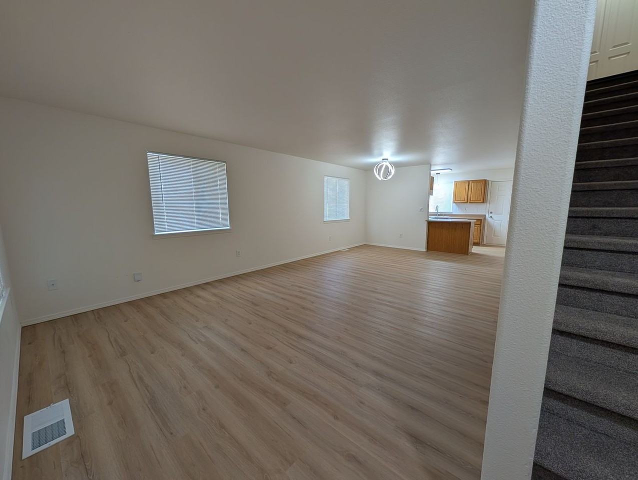 100 E Miller Ave - Photo 5 of 21