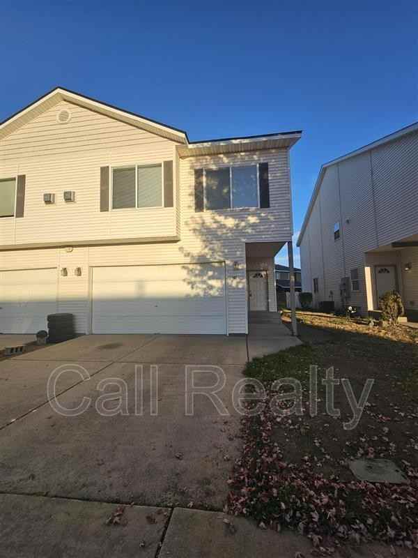 823 S Russell St - Photo 2 of 29