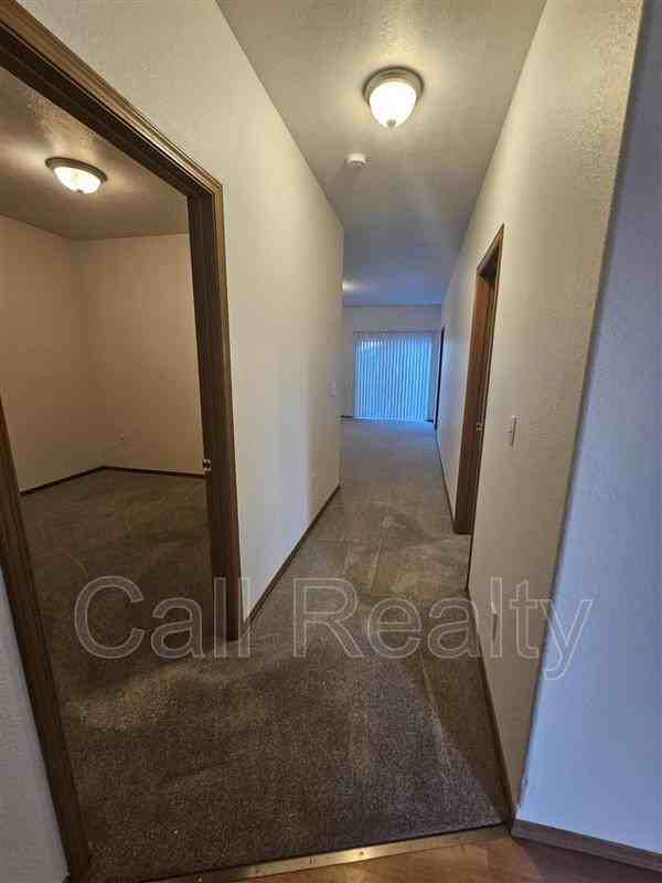 823 S Russell St - Photo 6 of 29