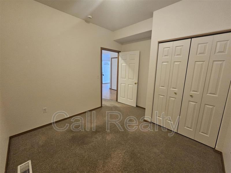 823 S Russell St - Photo 7 of 29