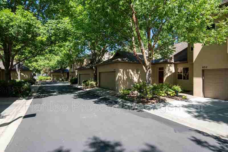 830 E Riverpark Ln - Photo 3 of 34