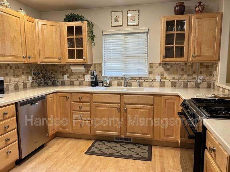 830 E Riverpark Ln - Photo 5 of 34