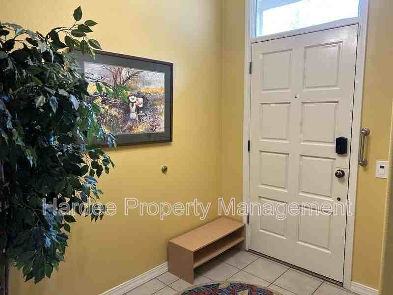 830 E Riverpark Ln - Photo 6 of 34